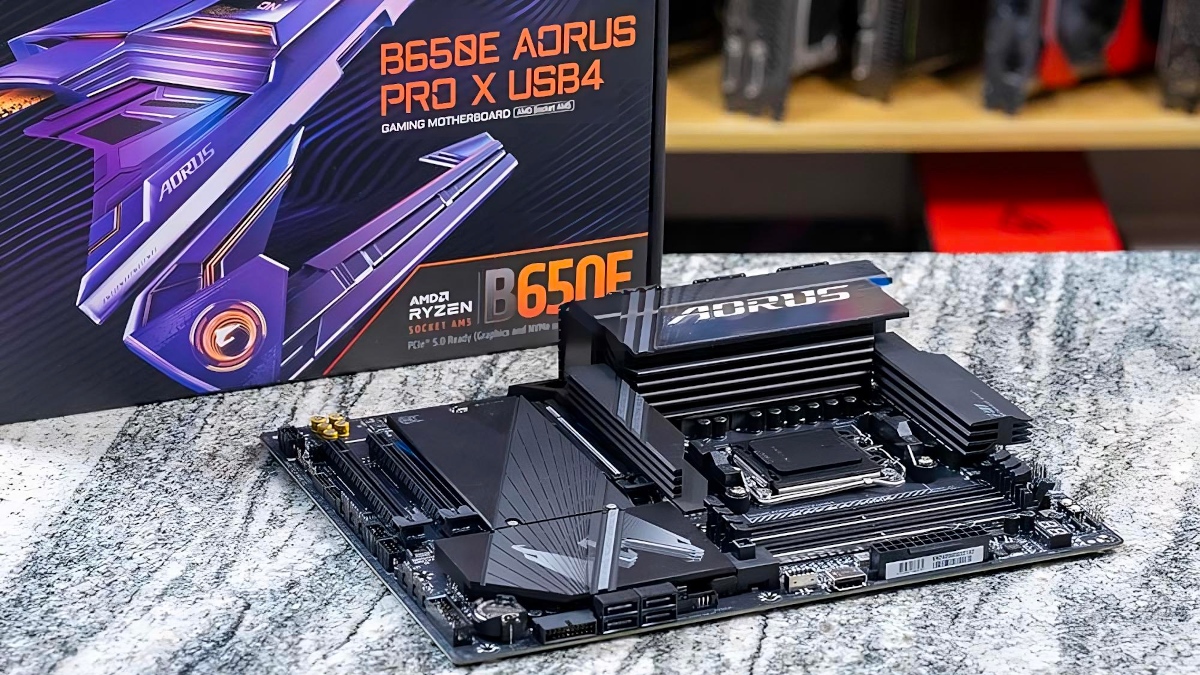 Mocarna płyta główna. Wytrzyma karty graficzne do 58 kg