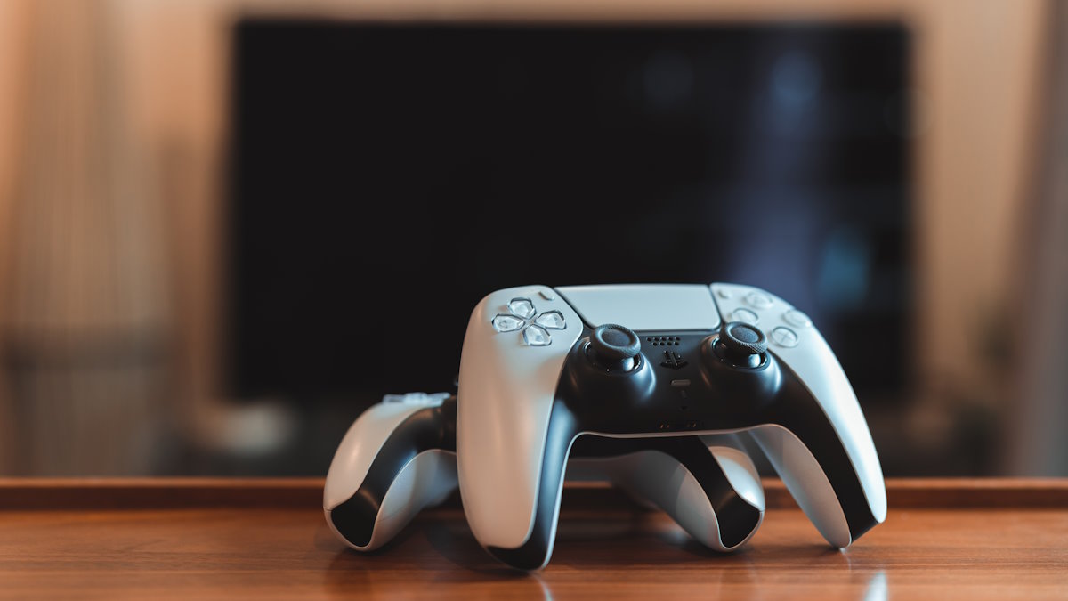 Sony będzie wydawać gry w tym samym czasie na PS5 i PC, ale jest haczyk