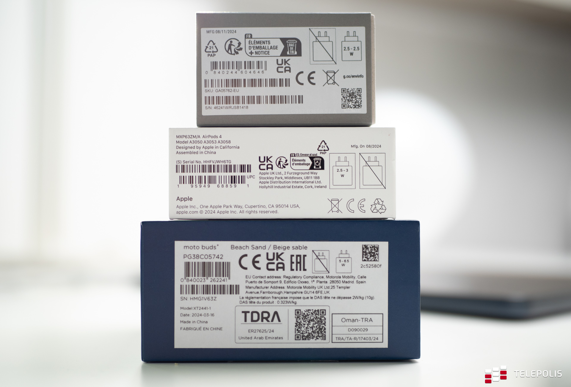 Lack of charger indication on the box of Google, Apple and Motorola headphones