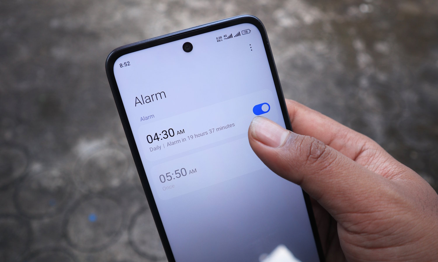 A new look at the hated alarm clock. Android with changes