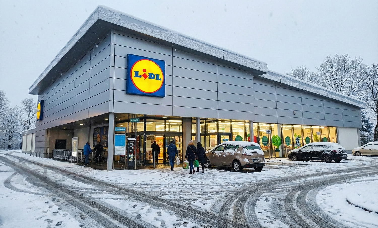 A real gem for drivers awaits in Lidl. For winter and tent use