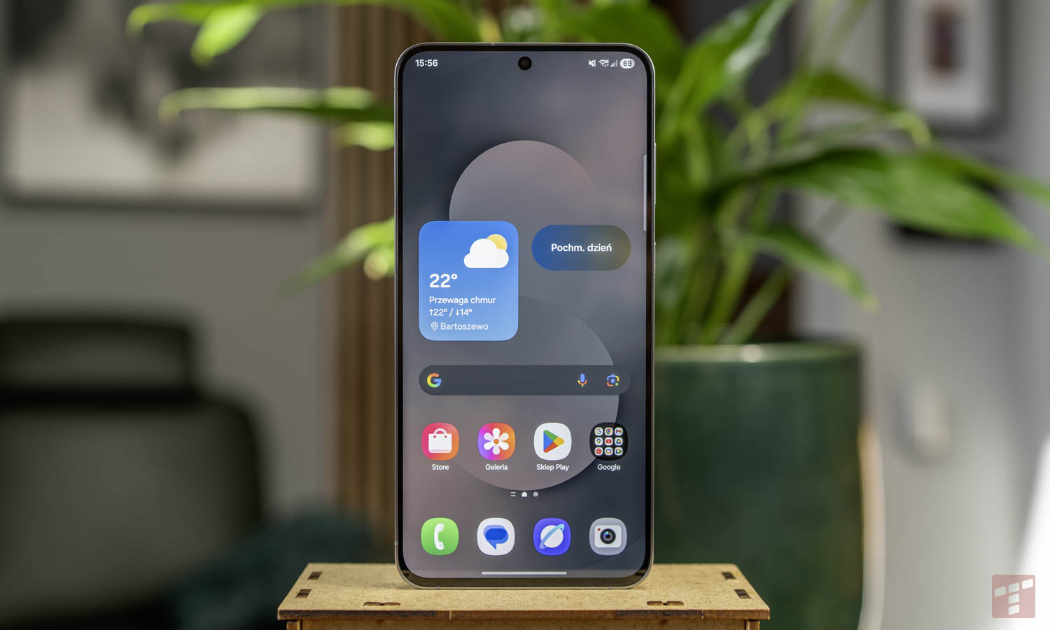 AI in a smartphone is supposed to be invisible