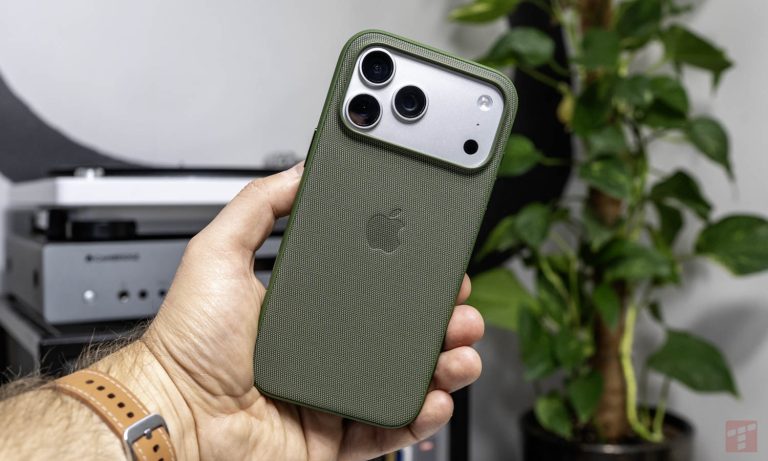 Apple knocks out the competition. In Q4 2025, we mostly bought iPhones