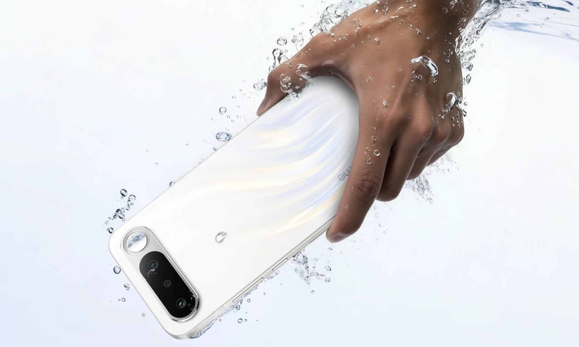 Realme 16 5G officially. 7000 mAh battery and a look borrowed from Pixel