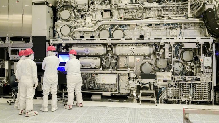 The European monopolist cuts jobs. Layoffs despite record results