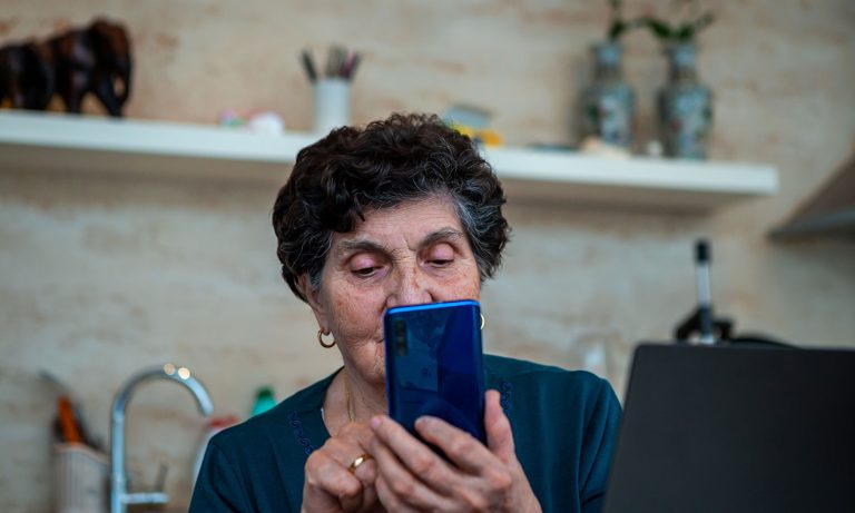 The senior outsmarted the cheater. Instead of money, she prepared a surprise