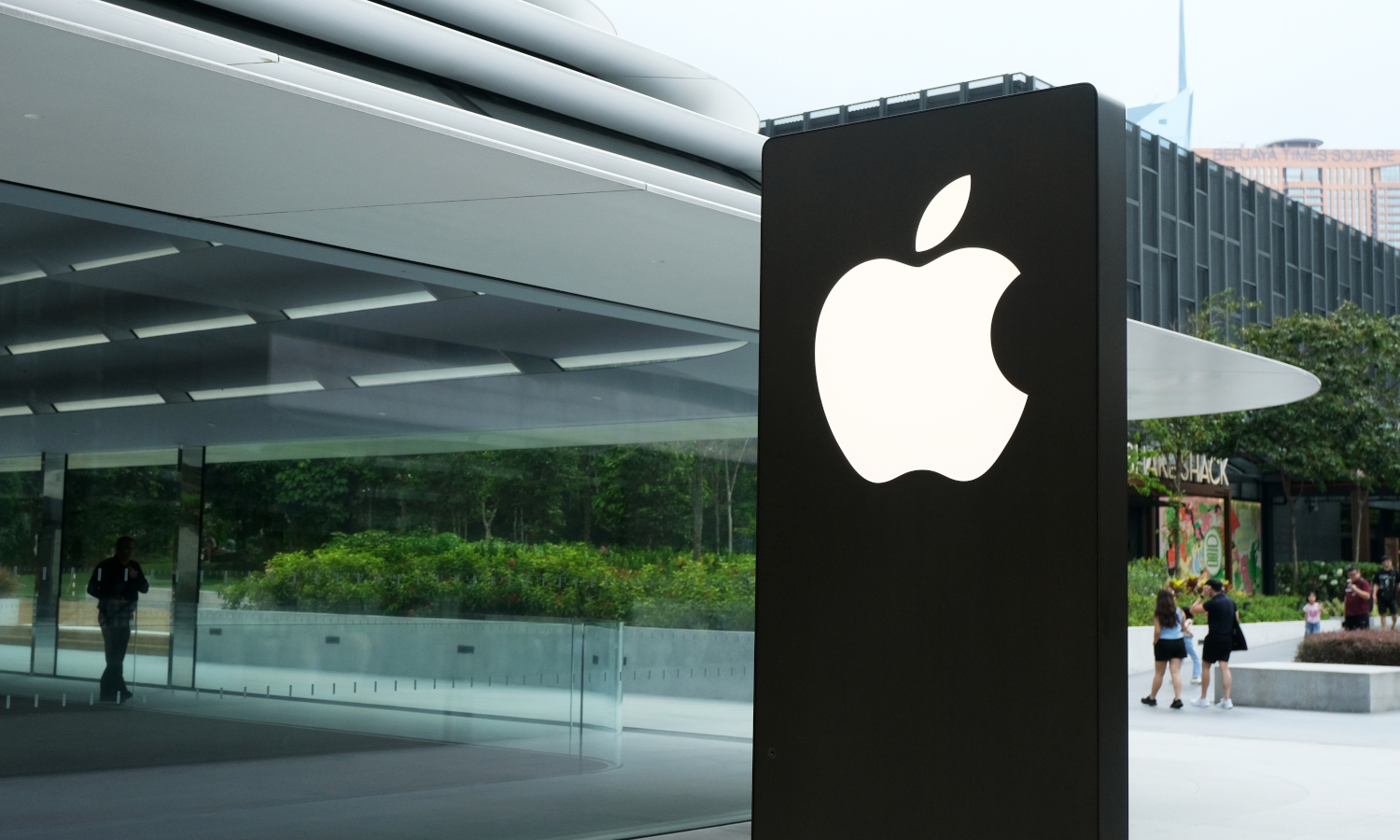 This is not a joke. You can buy Apple headphones today for PLN 99.99