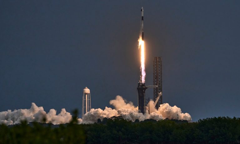 Mars loses priority. The era of the lunar city has come