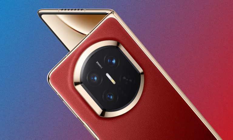 This smartphone positively surprises. At Media Expert you will get a gift for it