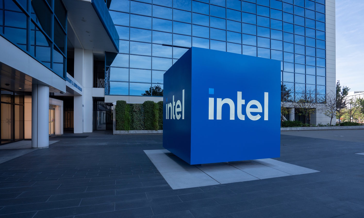 You will have no CPU and you will be happy. Intel is quietly withdrawing