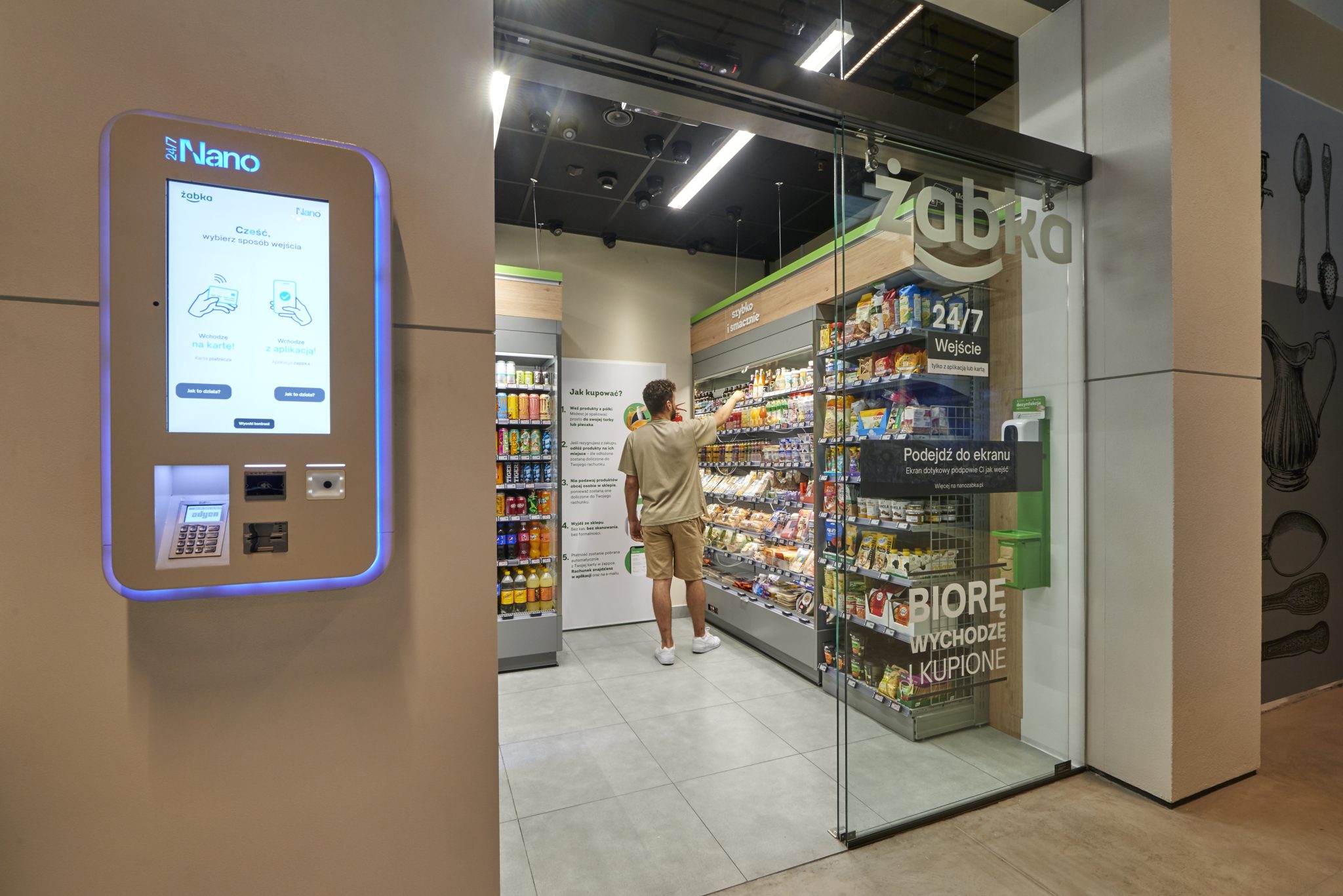 Żabka, which charges PLN 15 for entering the store. Strangely enough, that makes sense