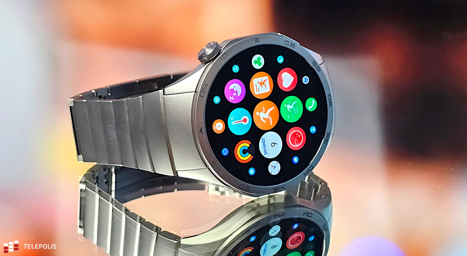 Apple and Huawei dominate the watches market. Samsung is falling