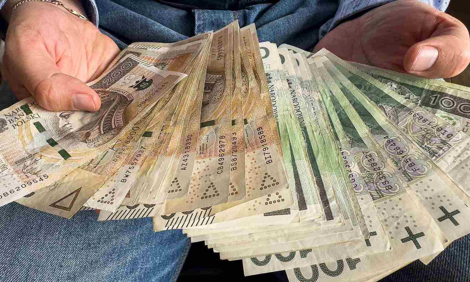 Banks are out of cash and ATMs are disappearing. Do Poles have anything to worry about?