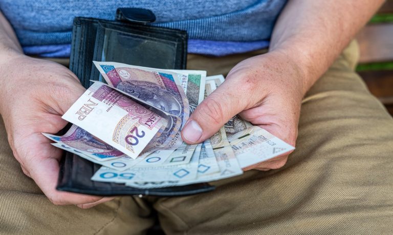 Better withdraw cash, large banks appeal. How much per person?