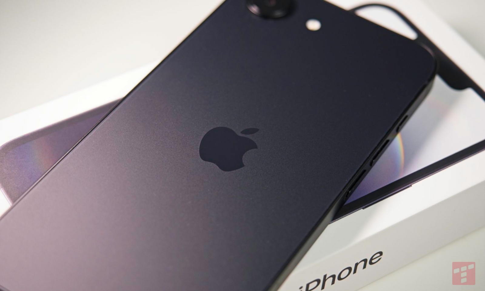 Cheap iPhone even cheaper. Flagship performance at the price of a mid-range