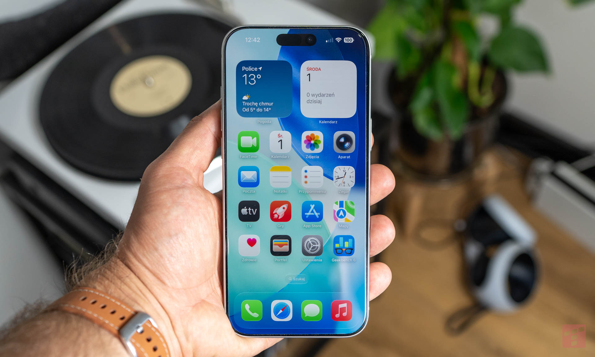 Hundreds of millions of iPhones targeted by a new virus