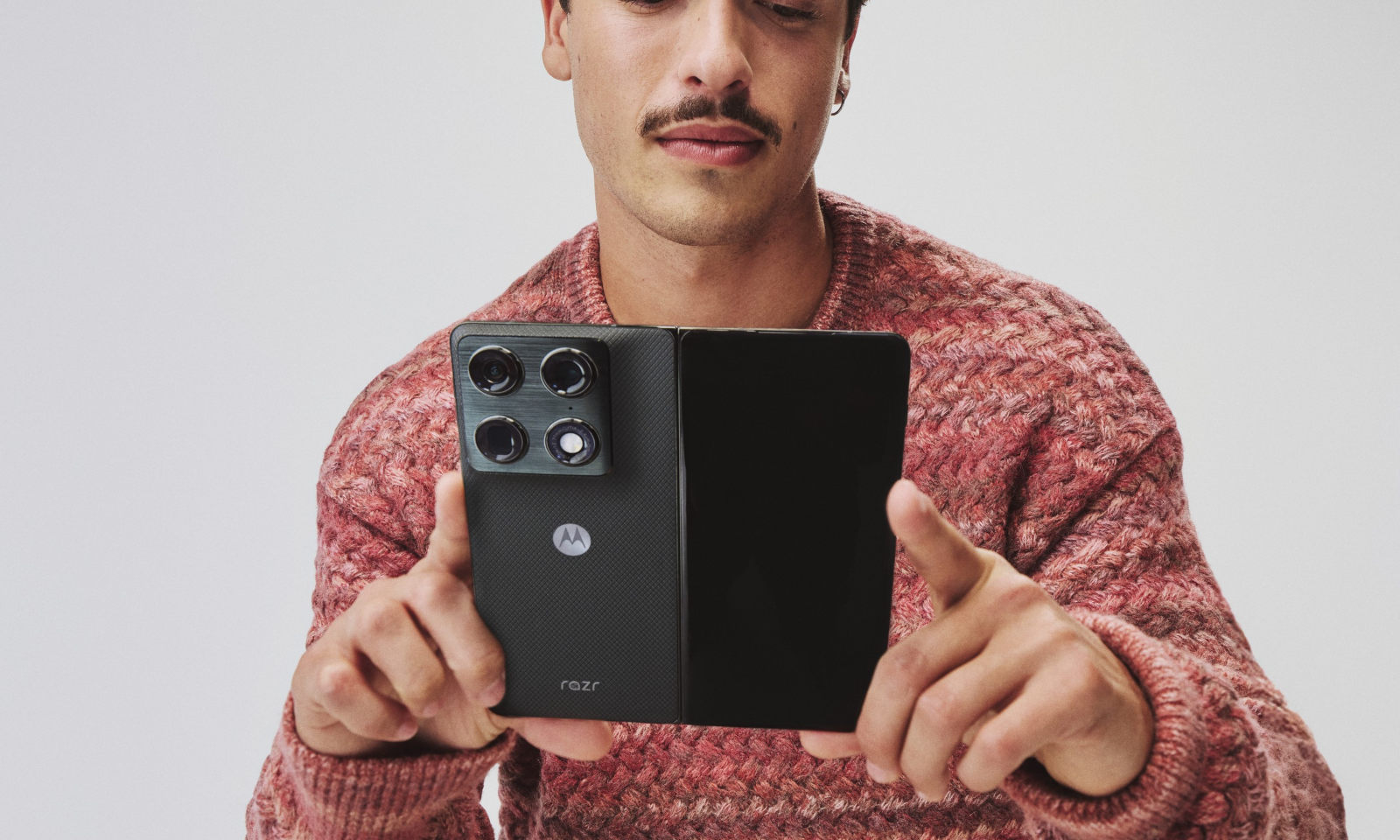 Motorola challenges Samsung. It has its own fold with a huge battery