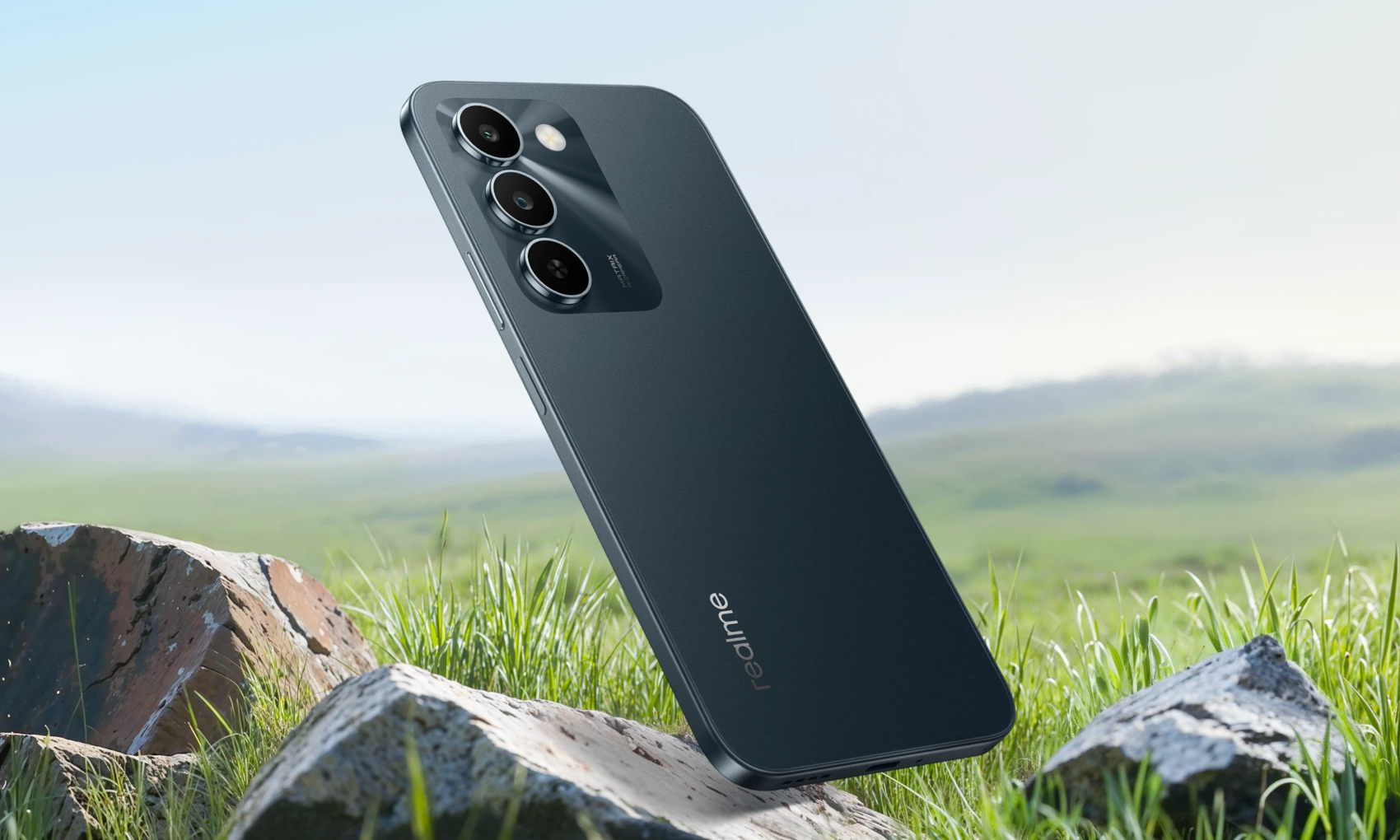 Realme with a new killer. 7000 mAh, 144 Hz and armored casing