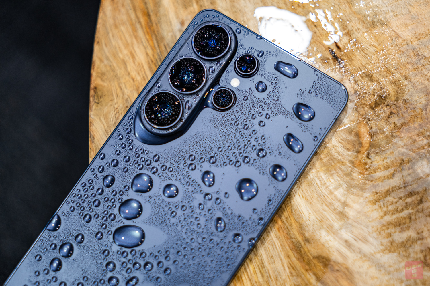 Samsung Galaxy S26 already in stores. Ultra won in pre-sale