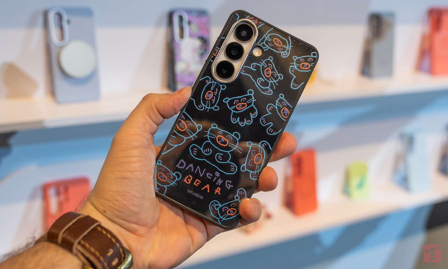 Samsung Galaxy S26 disassembled into parts. We know the result of the repair test