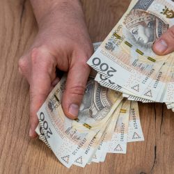 How much cash should you keep at home? The Polish government responds