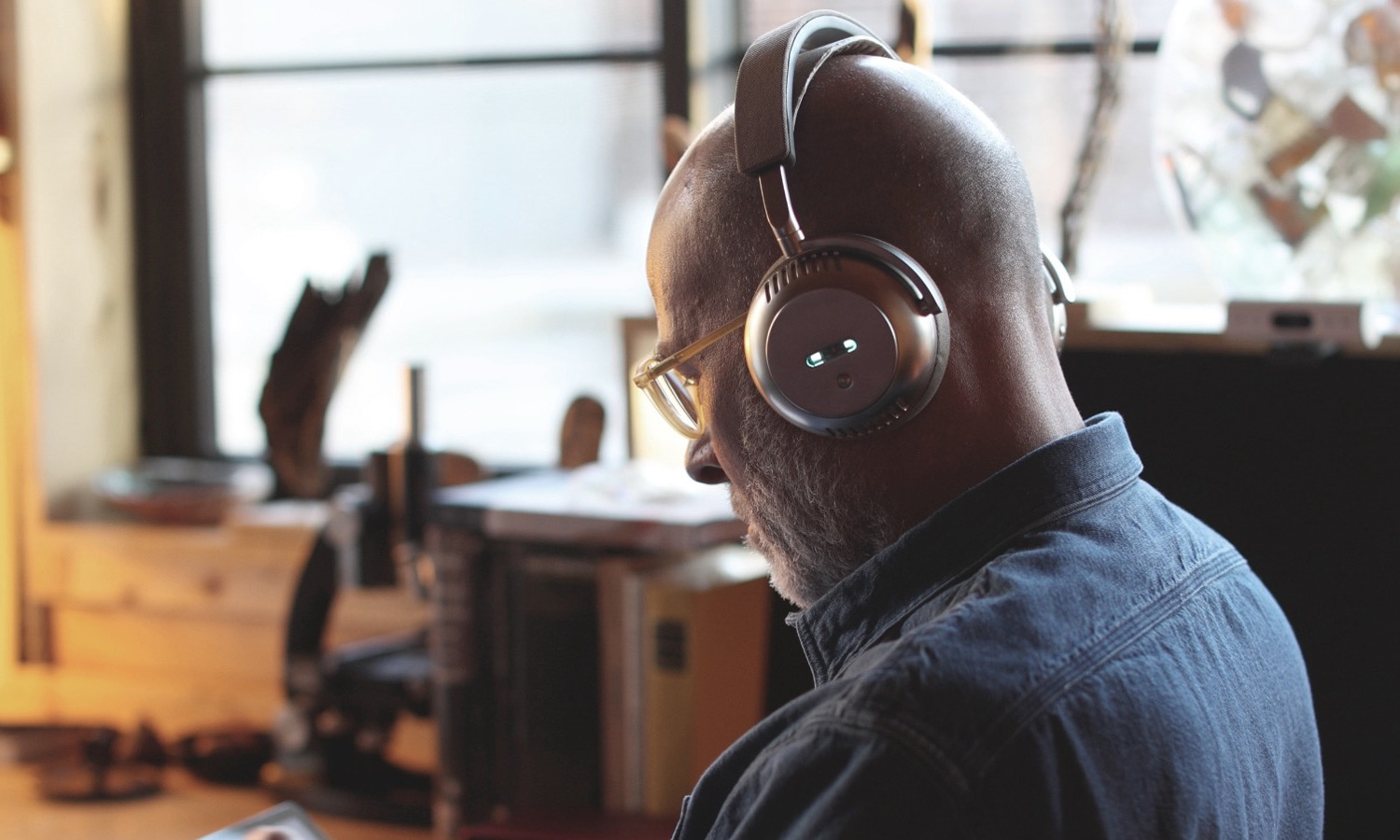 Tube preamplifier in Bluetooth headphones? This is the Écoute TH1