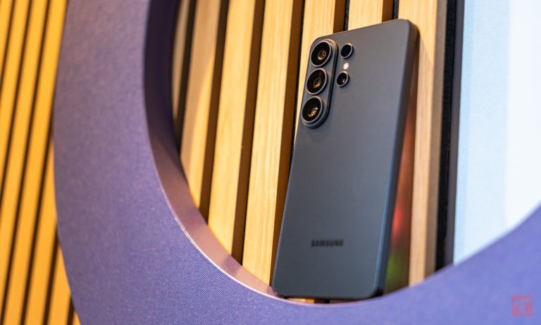 Zack takes a look at the Galaxy S26 Ultra. Here are the changes inside Samsung