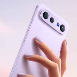 The compact powerhouse enters Poland. It has 6500 mAh and ZEISS cameras