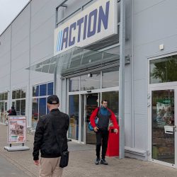 At Action only PLN 30.95. Anker is PLN 110, Apple is over PLN 300