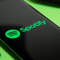Spotify apologizes and explains that it is only for a moment