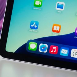 iPad Air with 5G in a great promotion. The best tablet for trips