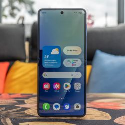 Samsung is preparing a flap, not a flip. The cutlet sizzles in the pan
