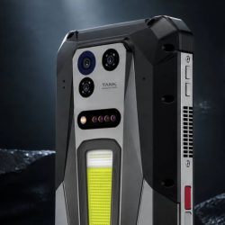 An armored monster with a built-in projector. 8849 Tank 5 debuts