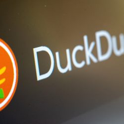 DuckDuckGo talks nonsense and kills politicians