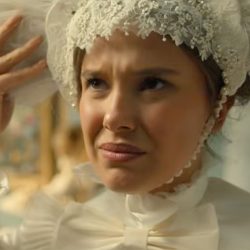 The star of “Stranger Things” returns to Netflix. And again she’s brilliant