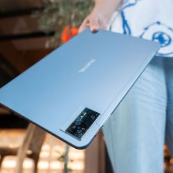 This 12-inch tablet with LTE costs pennies and will be perfect for the holidays