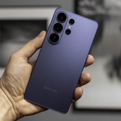 Crisis on the smartphone market. Apple and Samsung are rubbing their hands