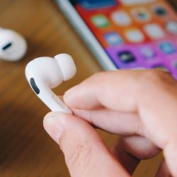 Apple has stumbled again. The groundbreaking headphones went into the drawer