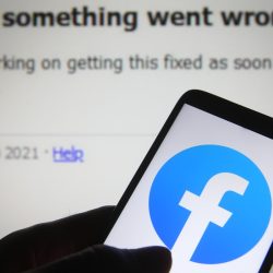 Facebook: something strange is happening to the website. The website is not working