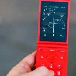 This flip phone has 5G, a 50 Mpix camera and eSIM, but no browser