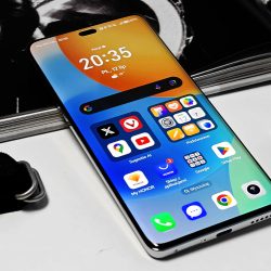 12,000 mAh battery and a second screen on the back. Honor has bold plans