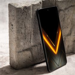 Hammer solved the problem of armored smartphones. Now he gives out gifts