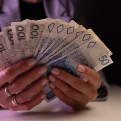 Poles report to the tax office. For neighbors and family