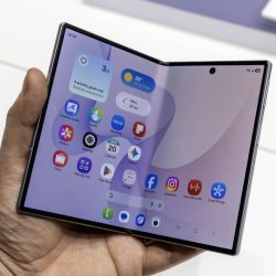 Galaxy Z Fold8 has a problem. Repair is a nightmare