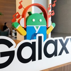 Samsung updates 9-year-old smartphones. So does anyone still use them?