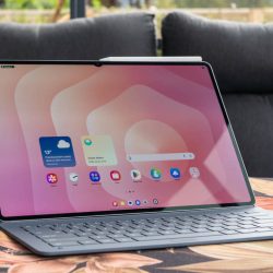 Samsung showed its new beasts. Huge screens and power like a laptop