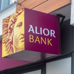 Alior Bank closes its mobile application. We translate
