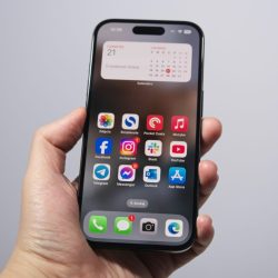 Apple will pay iPhone owners, but not Poles