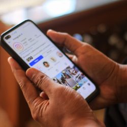 The head of Instagram takes a stand. There is no agreement on the chronology