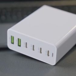 This charger has 120 W, 6 ports and costs only PLN 65